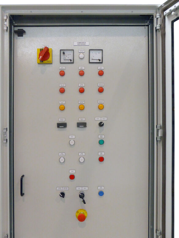 Panel elektrikoak eta kontrol-panelak